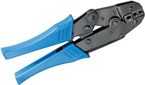 Crimping tool for isolated cable lugs